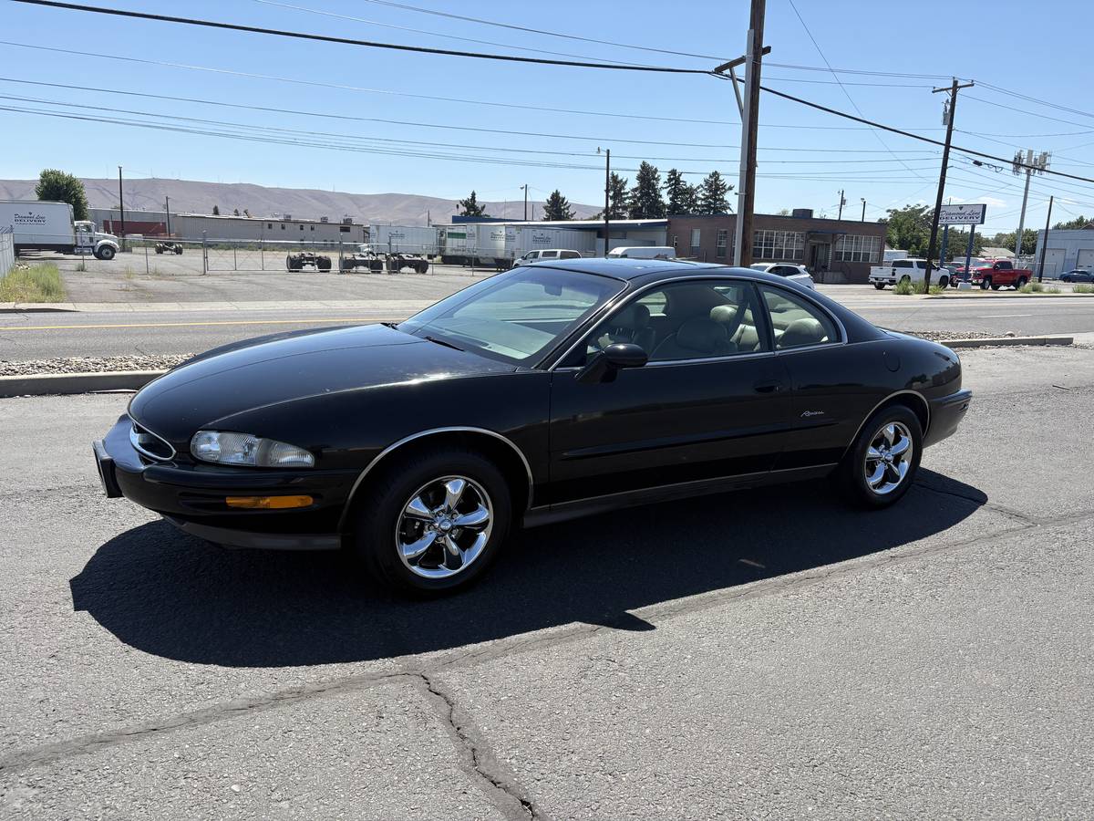 Buick-Riviera-1995-1