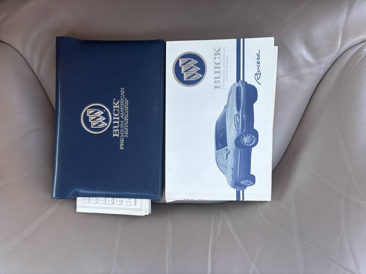 Buick-Riviera-1995-18