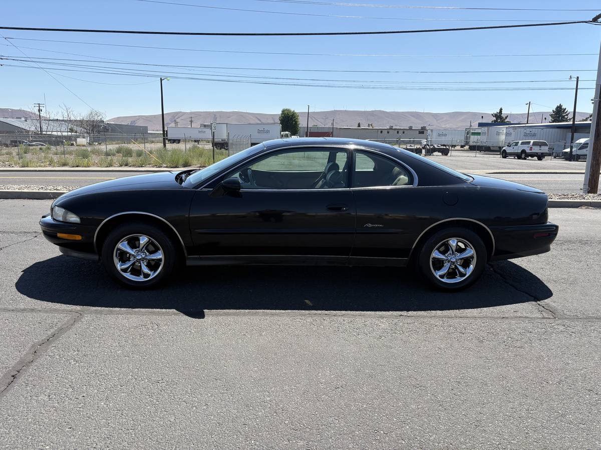 Buick-Riviera-1995-2