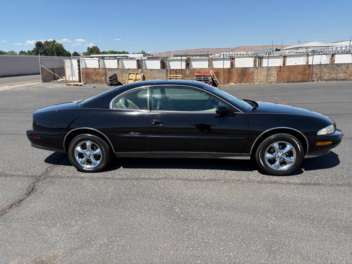 Buick-Riviera-1995