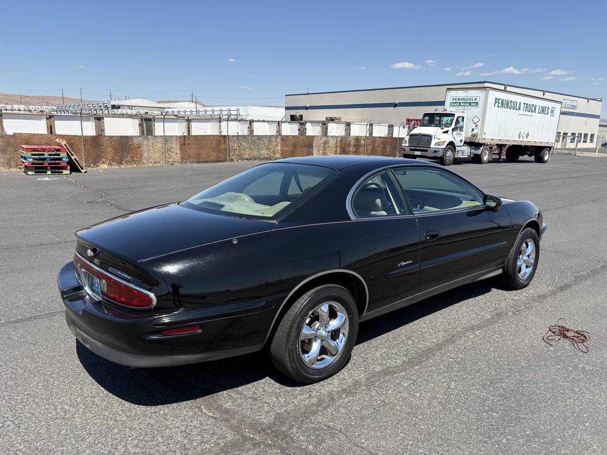 Buick-Riviera-1995-3
