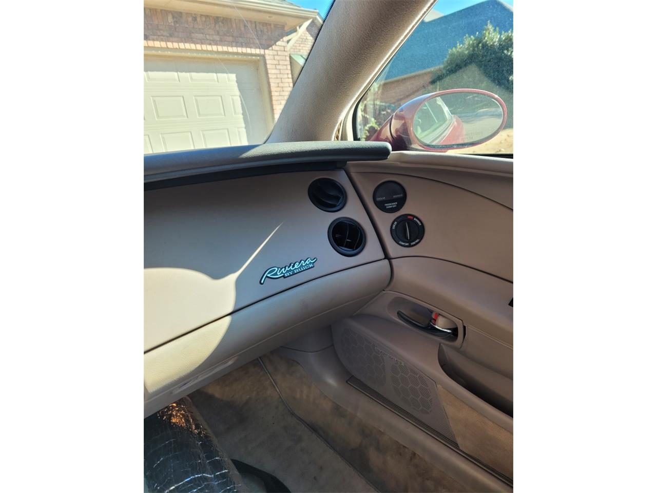 Buick-Riviera-1995-Red-Patina-finish-Tan-leather-14