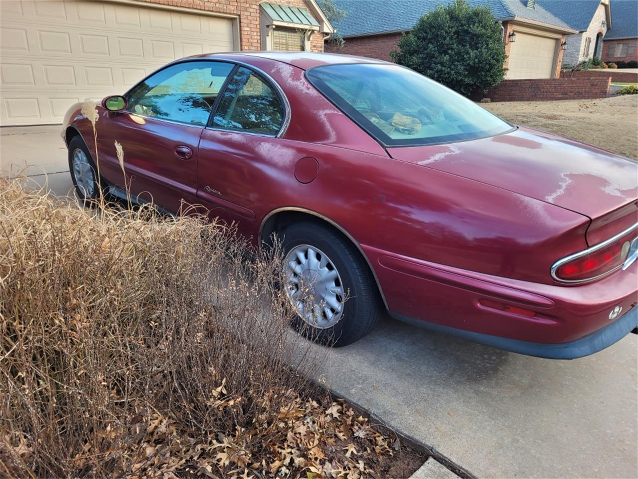 Buick-Riviera-1995-Red-Patina-finish-Tan-leather-19