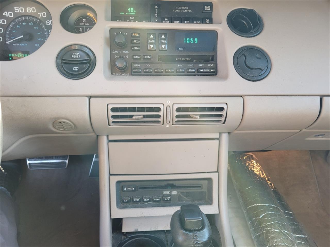 Buick-Riviera-1995-Red-Patina-finish-Tan-leather-21