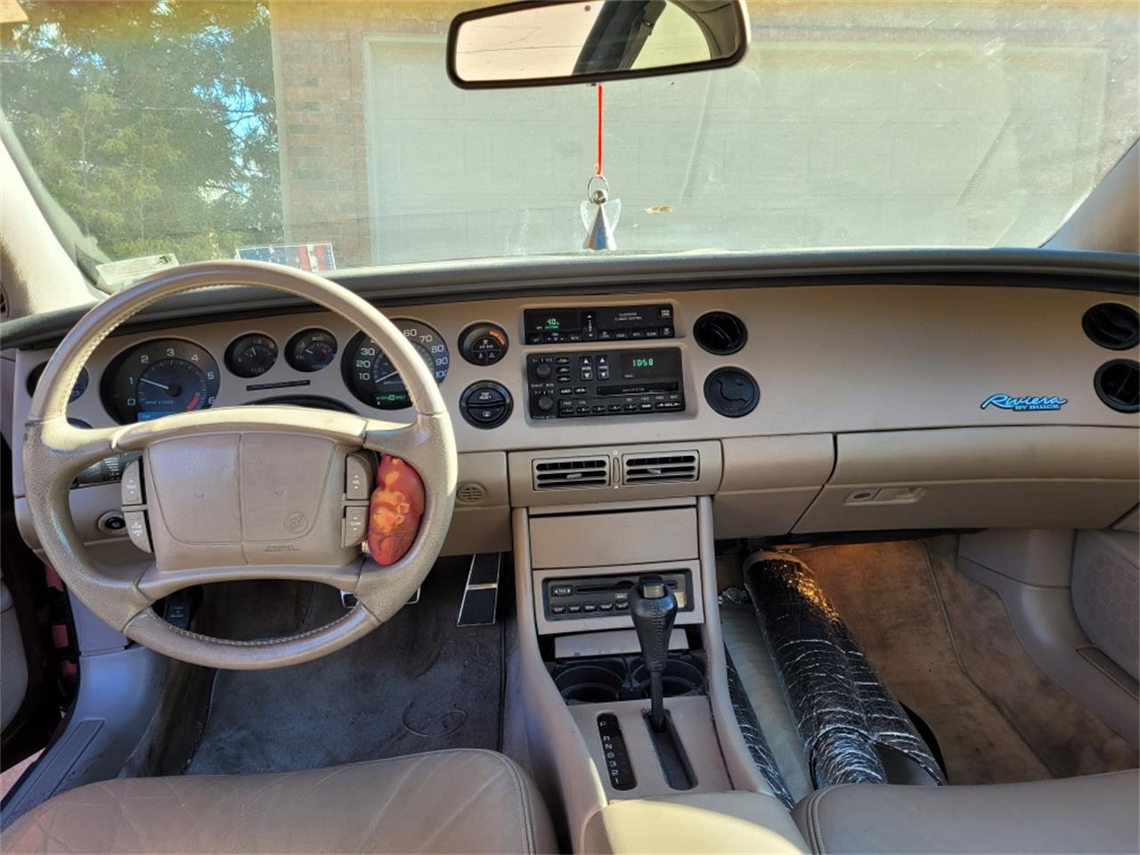 Buick-Riviera-1995-Red-Patina-finish-Tan-leather-26