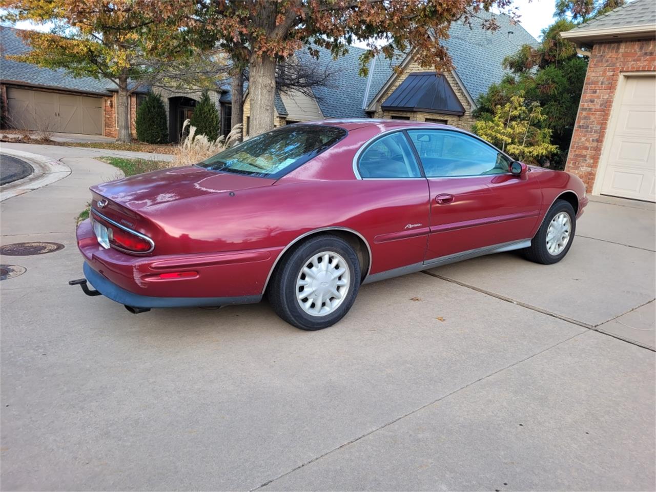 Buick-Riviera-1995-Red-Patina-finish-Tan-leather-7