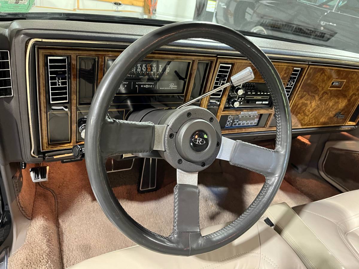 Buick-Riviera-5.0-v-8-1984-black-13