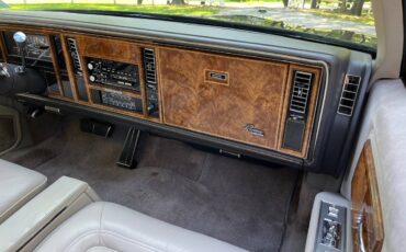 Buick-Riviera-5.0-v-8-1984-black-14