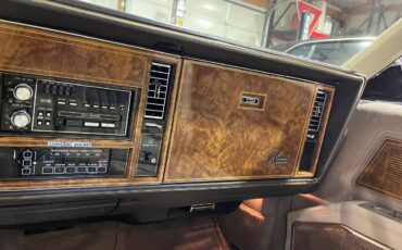 Buick-Riviera-5.0-v-8-1984-black-15