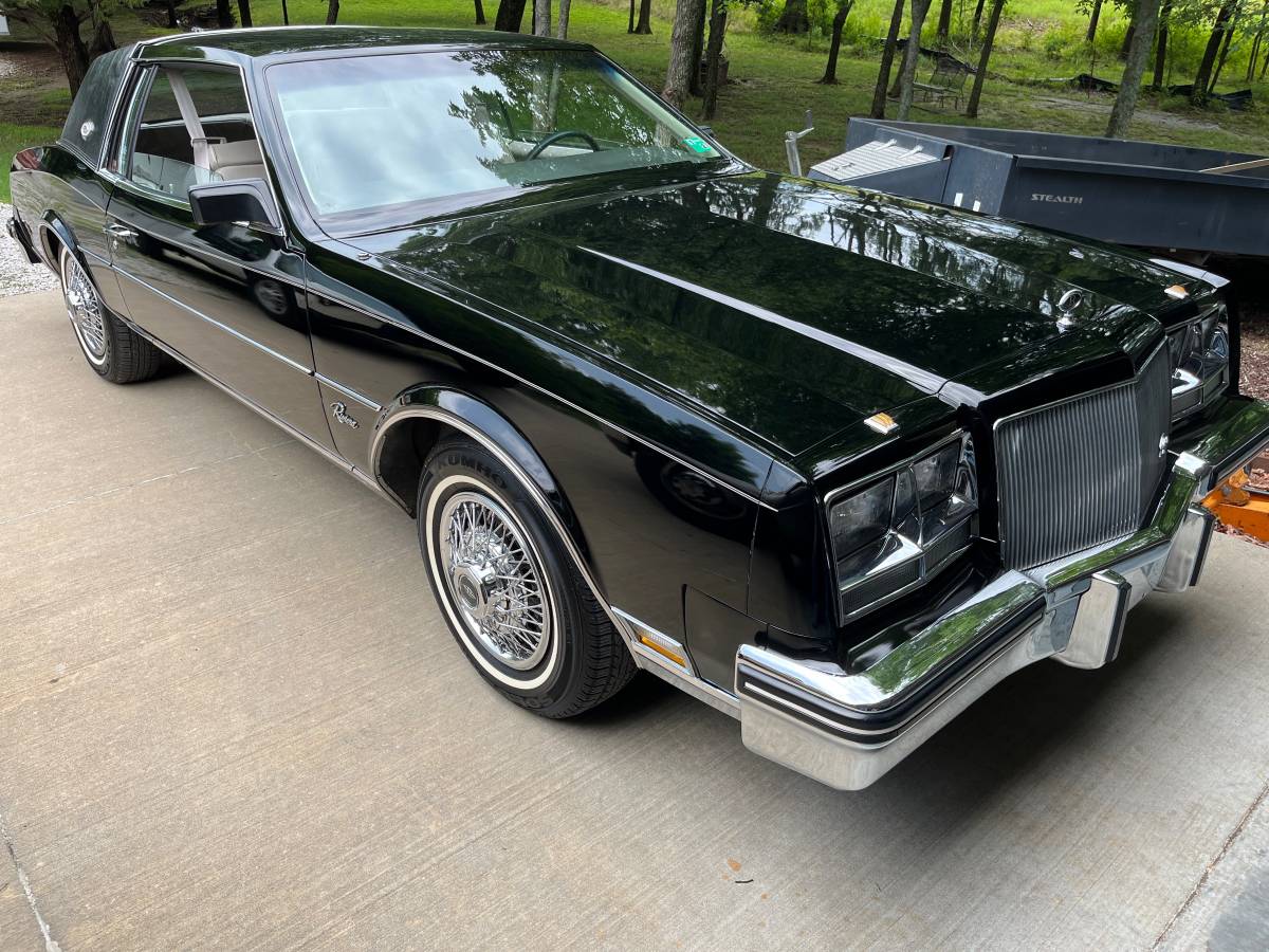 Buick-Riviera-5.0-v-8-1984-black-2