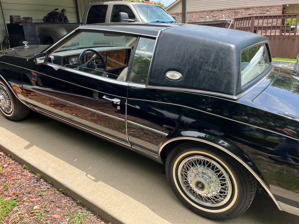 Buick-Riviera-5.0-v-8-1984-black-3