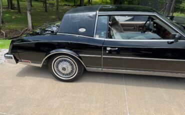 Buick-Riviera-5.0-v-8-1984-black-4