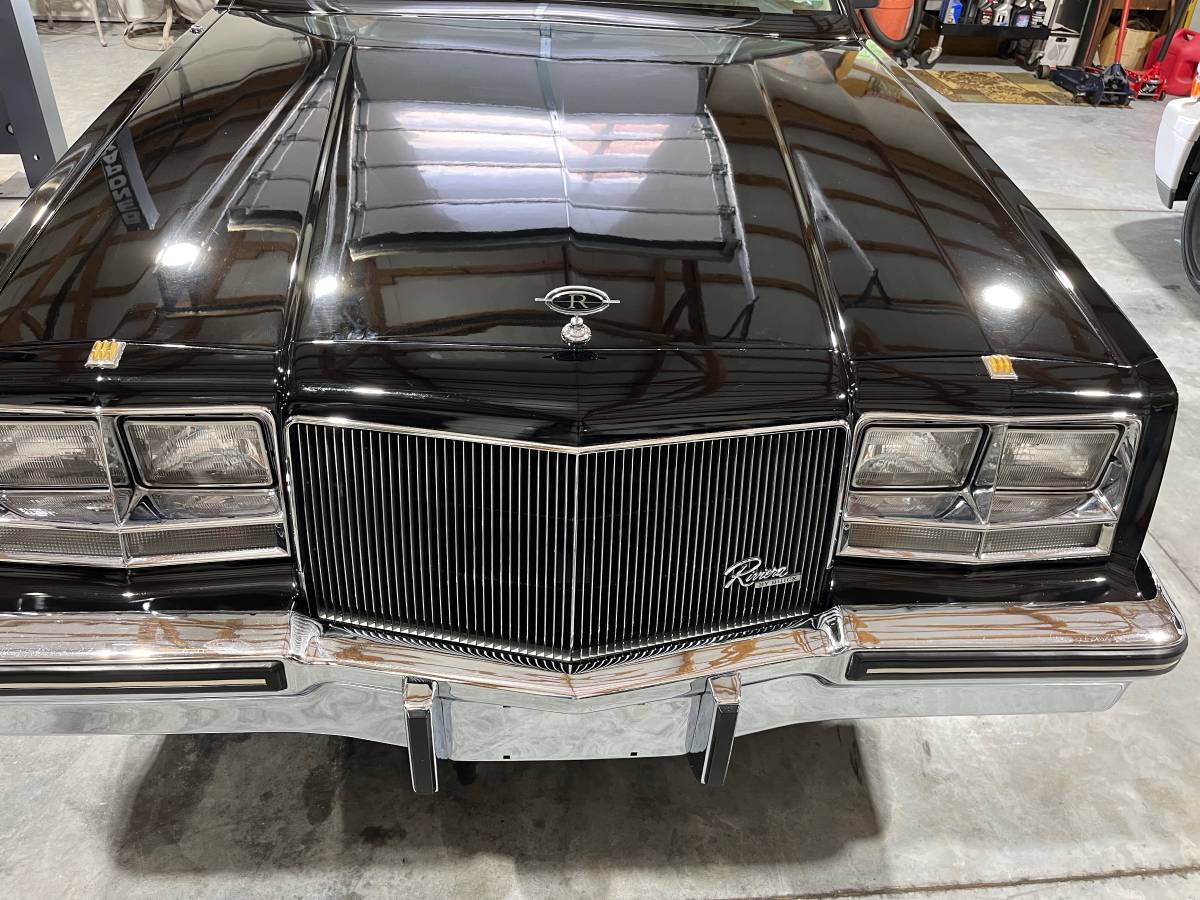 Buick-Riviera-5.0-v-8-1984-black-5