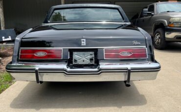 Buick-Riviera-5.0-v-8-1984-black-6