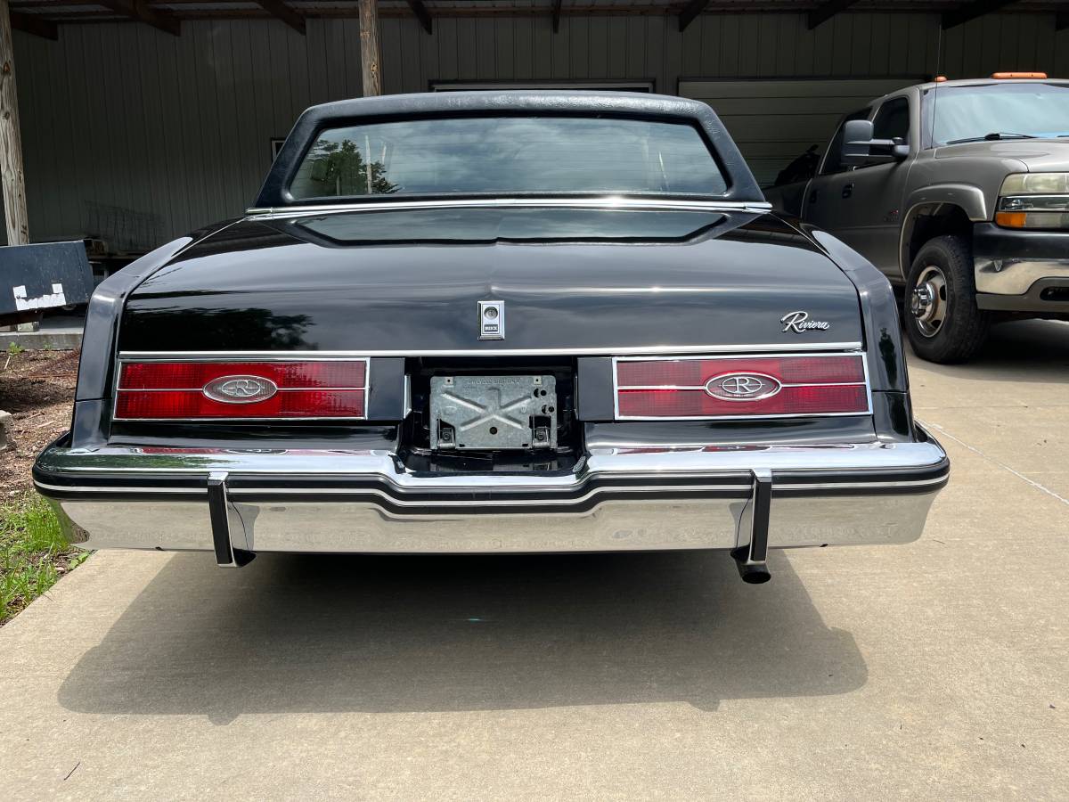 Buick-Riviera-5.0-v-8-1984-black-6