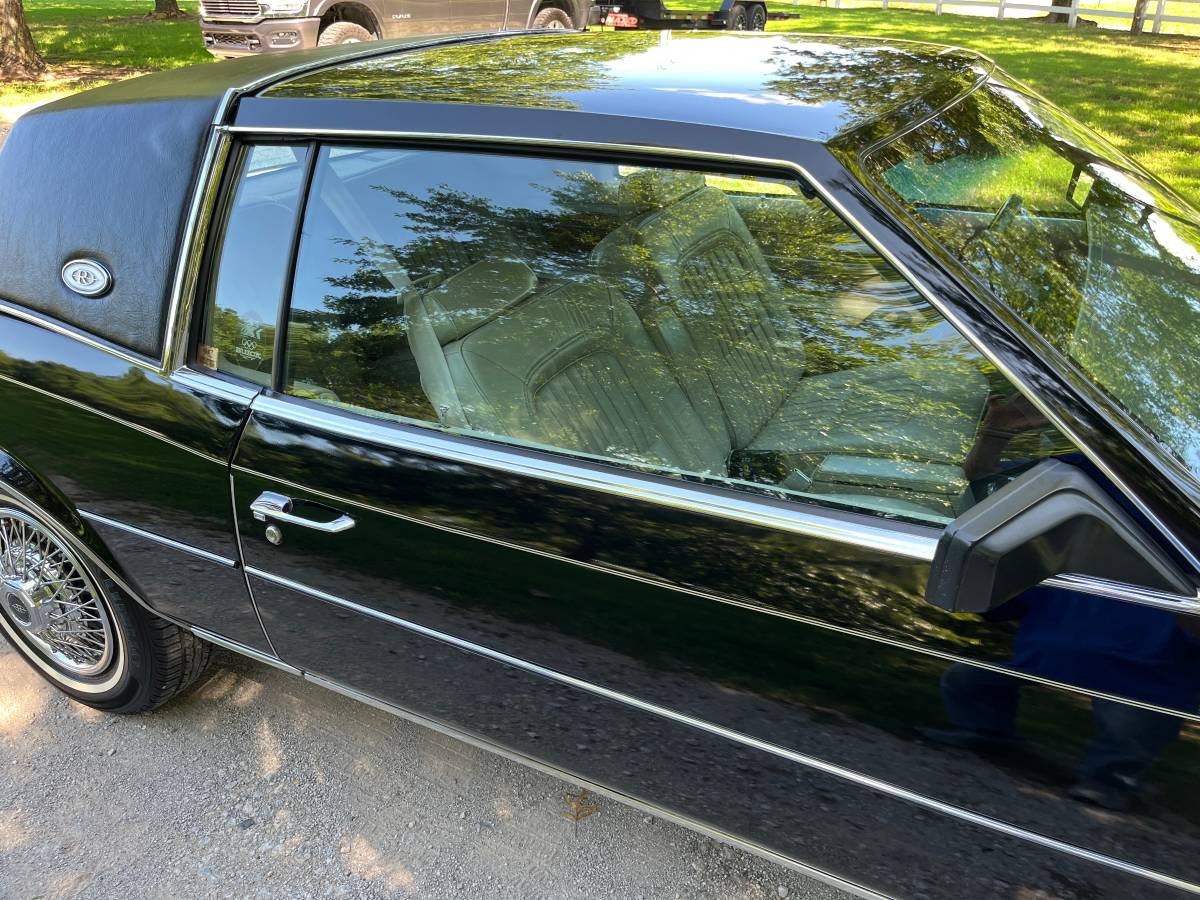Buick-Riviera-5.0-v-8-1984-black-8