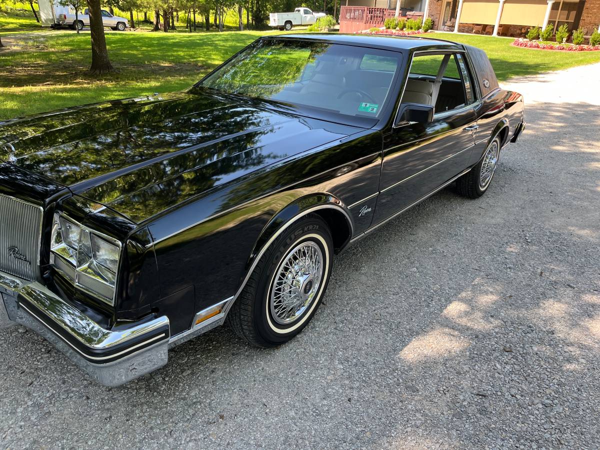 Buick-Riviera-5.0-v-8-1984-black