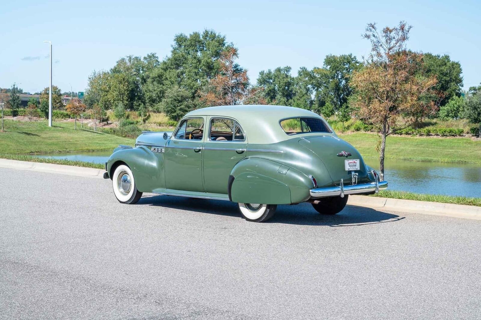 Buick-Roadmaster-1940-4-Door-3