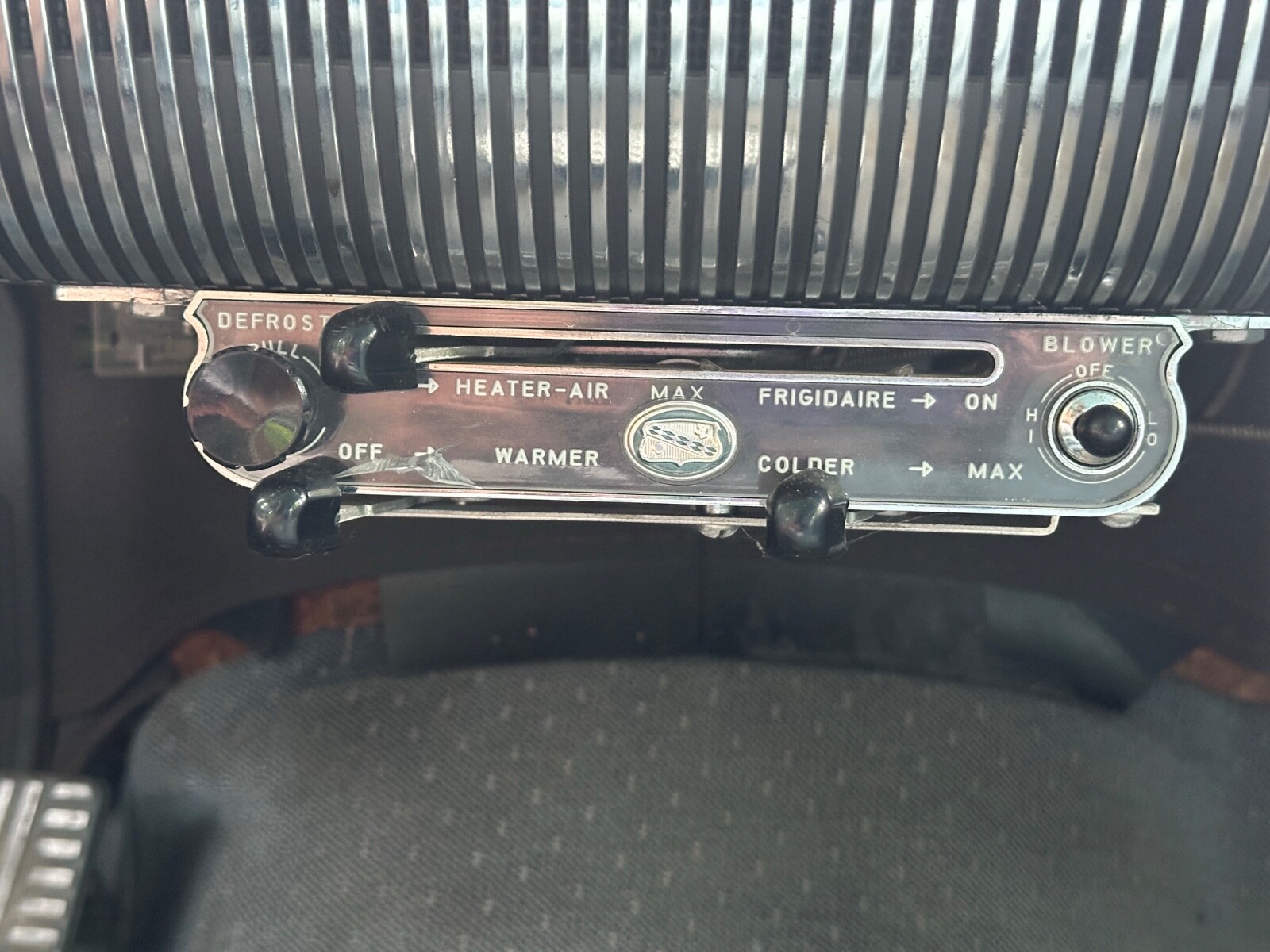 Buick-Roadmaster-1956-Sedan-19