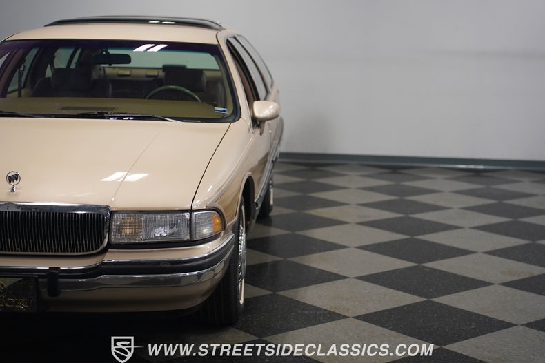 Buick-Roadmaster-1993-Light-Driftwood-Beige-24