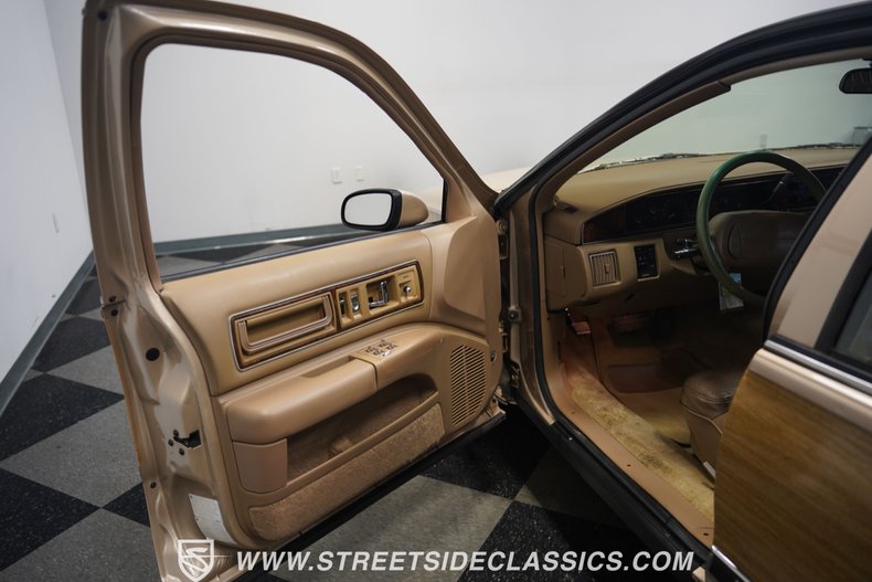 Buick-Roadmaster-1993-Light-Driftwood-Beige-38