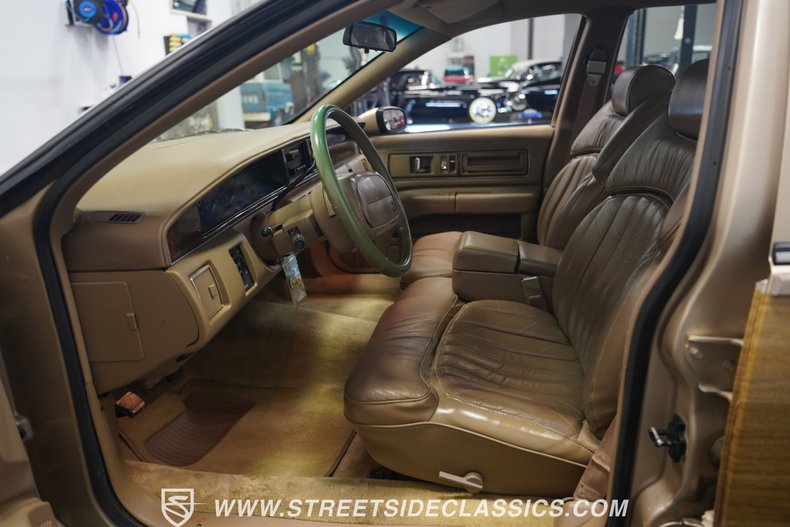 Buick-Roadmaster-1993-Light-Driftwood-Beige-40