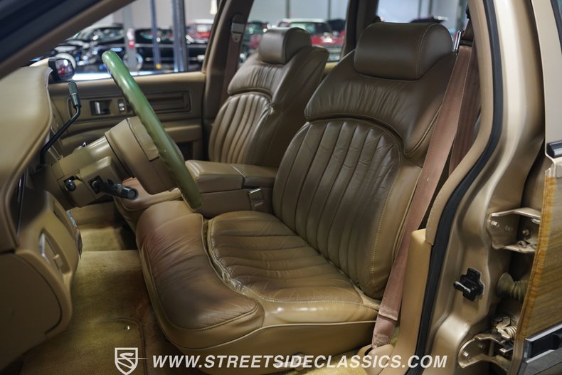 Buick-Roadmaster-1993-Light-Driftwood-Beige-47
