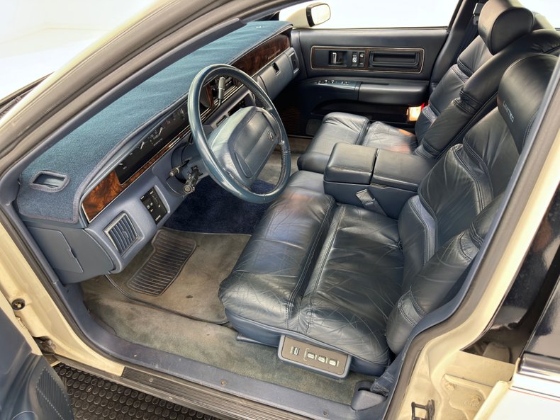 Buick-Roadmaster-1993-Summit-White-Dark-Blue-35