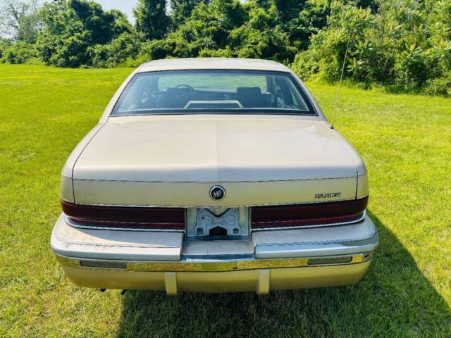 Buick-Roadmaster-1994-11