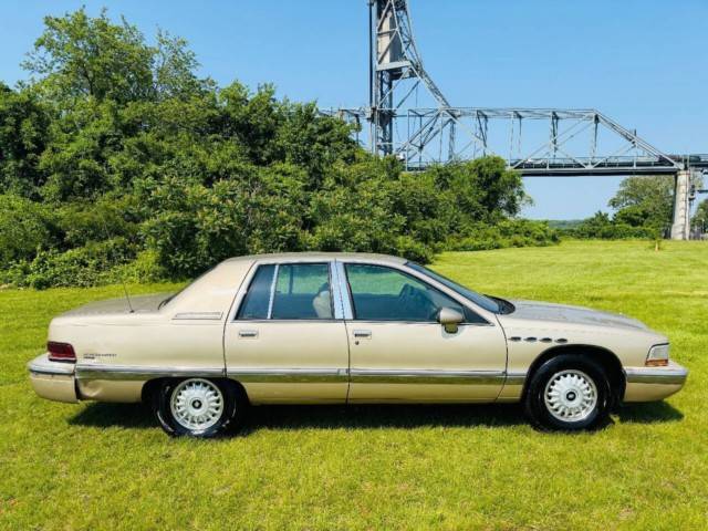 Buick-Roadmaster-1994-5