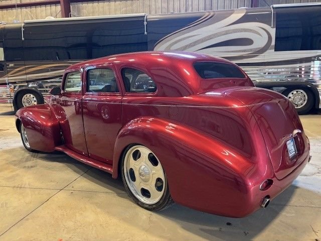 Buick-Sedan-1940-Red-Tan-14