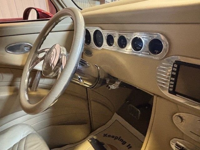 Buick-Sedan-1940-Red-Tan-20