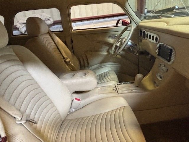 Buick-Sedan-1940-Red-Tan-22