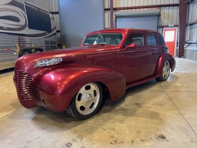 Buick-Sedan-1940-Red-Tan-3