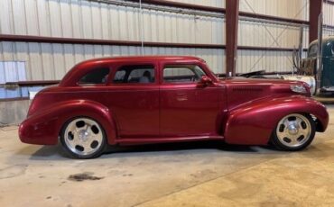 Buick-Sedan-1940-Red-Tan