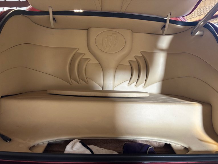 Buick-Sedan-1940-Red-Tan-9