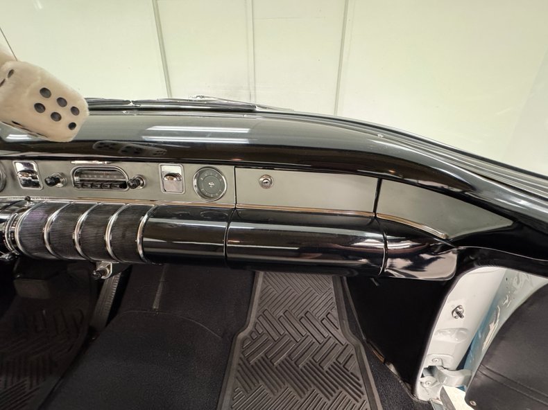 Buick-Series-40-1955-Dover-White-Gray-24