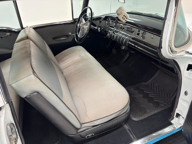 Buick-Series-40-1955-Dover-White-Gray-29