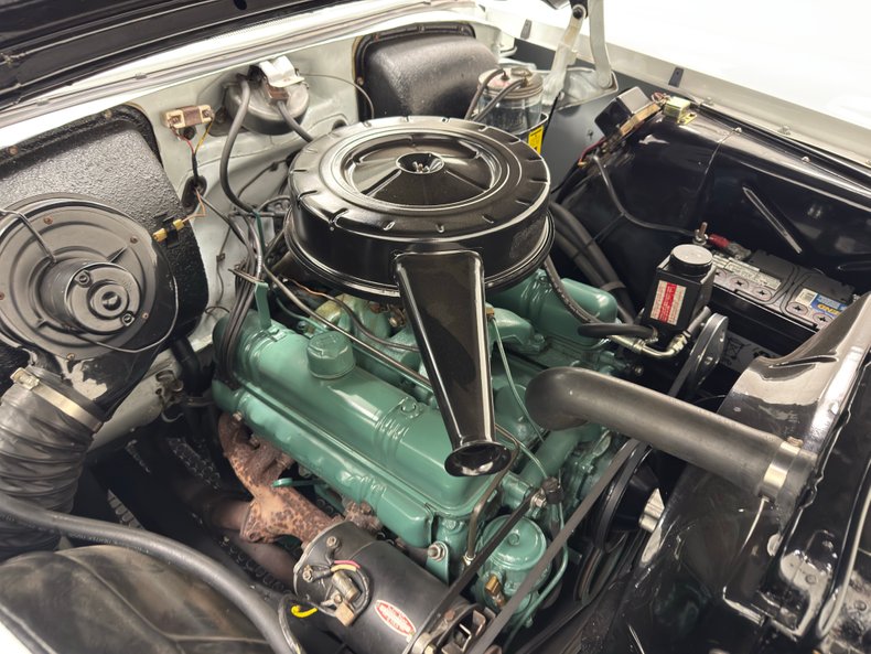 Buick-Series-40-1955-Dover-White-Gray-35