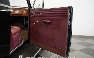 Buick-Series-80-1938-Black-Burgundy-25
