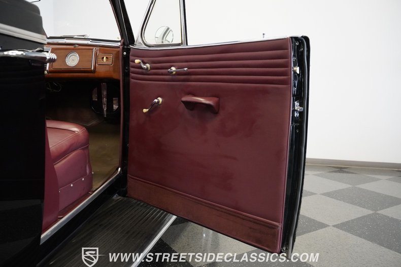 Buick-Series-80-1938-Black-Burgundy-25