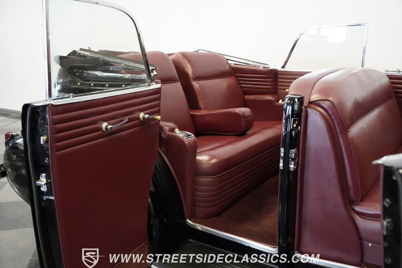 Buick-Series-80-1938-Black-Burgundy-30