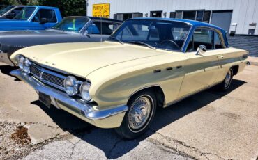 Buick-Skylark-1961-yellow-1