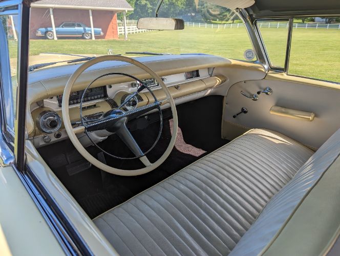 Buick-Special-1958-YellowWhite-Vinyl-t-YellowWhite-2