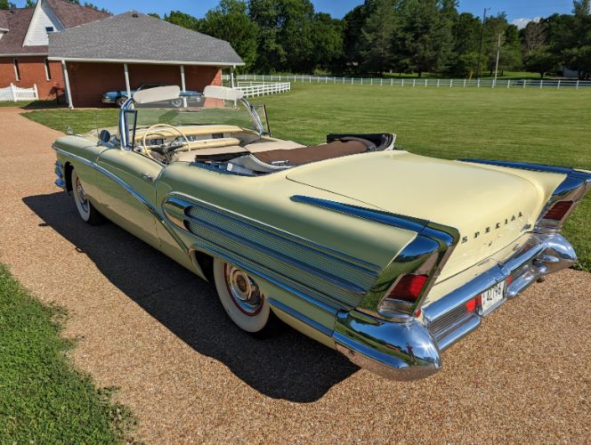 Buick-Special-1958-YellowWhite-Vinyl-t-YellowWhite-25