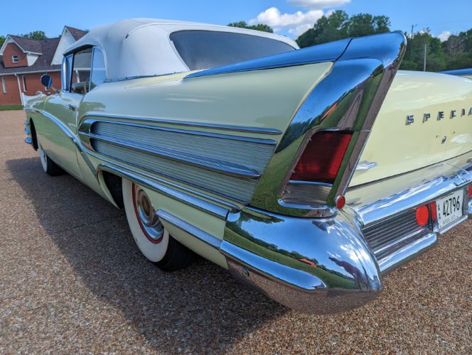 Buick-Special-1958-YellowWhite-Vinyl-t-YellowWhite-26