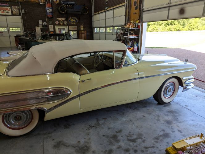 Buick-Special-1958-YellowWhite-Vinyl-t-YellowWhite-3