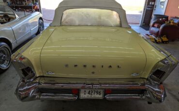 Buick-Special-1958-YellowWhite-Vinyl-t-YellowWhite-32