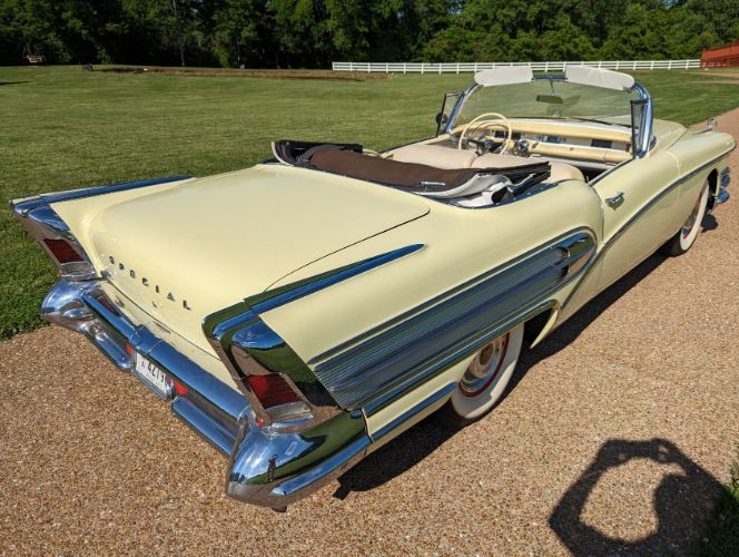 Buick-Special-1958-YellowWhite-Vinyl-t-YellowWhite-43