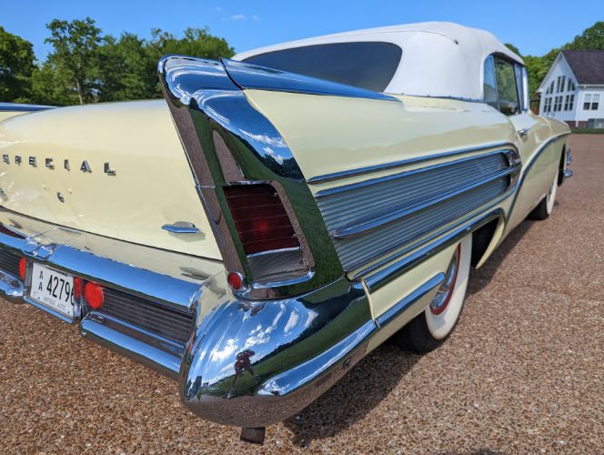 Buick-Special-1958-YellowWhite-Vinyl-t-YellowWhite-44